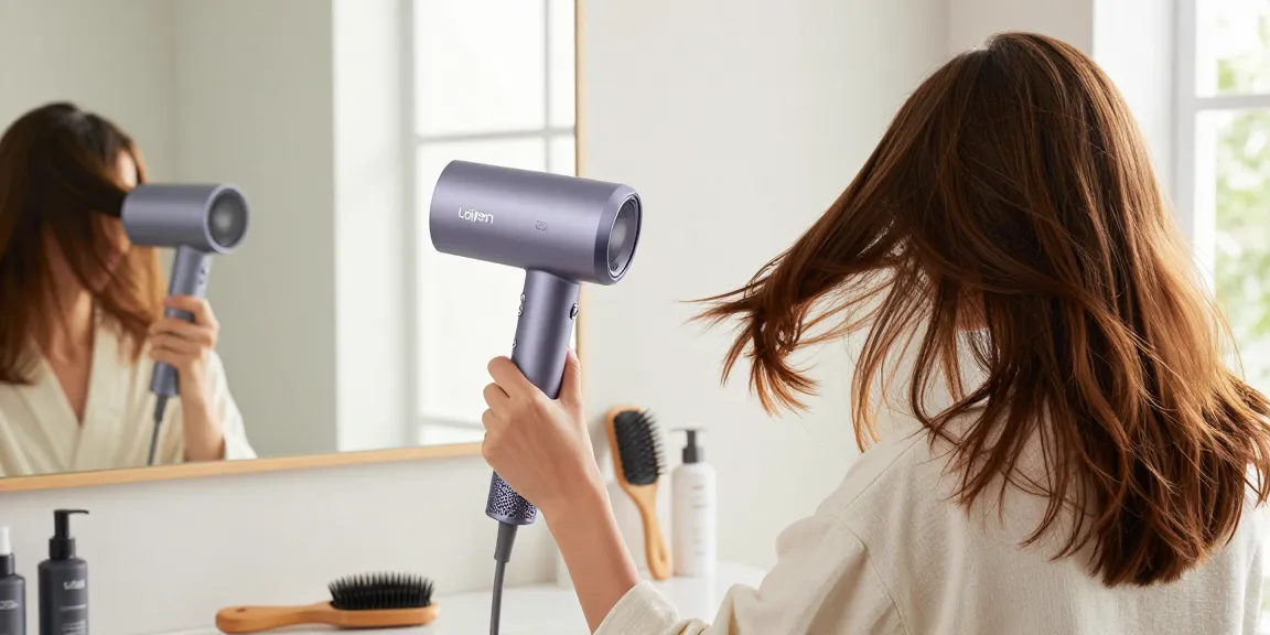 Laifen Föhn für perfektes Styling im modernen Badezimmer mit natürlichem Licht.